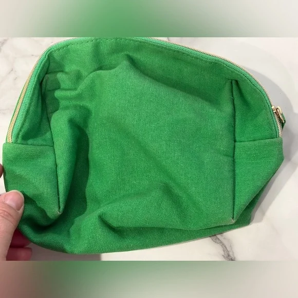 L'Occitane Zipper Cotton w/Lining
Beauty Pouch - Picture 6 of 7